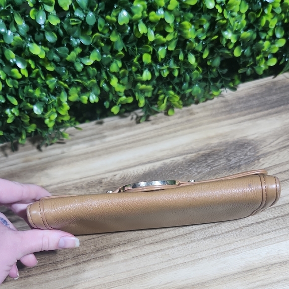 Tory Burch Tan Continental Wallet With Snap Closure - Picture 13 of 17